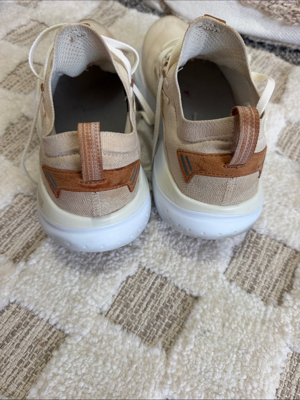Brooks Women’s Glycerin Running Sneakers — Light Tan with Brown Accents - Picture 5 of 8